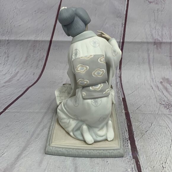 VTG Lladro Geisha Girl Arranging Flowers #4840 Matte Porcelain Figurine 7.75 - Picture 4 of 13